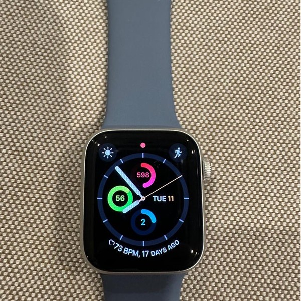 Apple Watch SE (2nd Gen) 40mm - Silver, A2722 - GPS, Aluminum