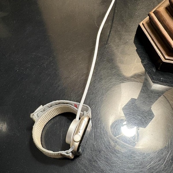 Apple Watch SE 3rd Gen 40mm - Unlocked, Starlight, A3326 - Cellular