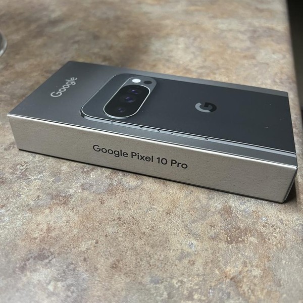 Google Pixel 10 Pro - Unlocked, 128 GB, Obsidian, GA09887