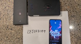 Mint
													Motorola Razr Plus (2024) - Unlocked, Navy Blue, 256 GB, 12 GB, photo 1 of 4