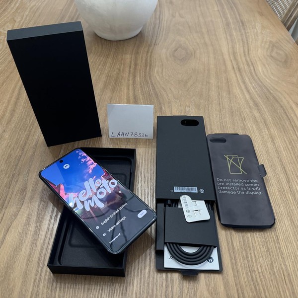 Motorola Razr Ultra (2025) - Unlocked, 512 GB, PANTONE Scarab, 16 GB