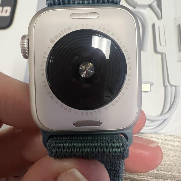 Apple Watch SE 2nd Gen 40mm - Starlight, A2722 - GPS, Aluminum