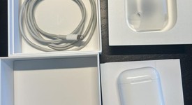 Used
													Apple AirPods 2nd Gen - Lightning Case, photo 3 of 4