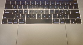 Good
													MacBook Pro 2017 (With Touch Bar) - 15" - I7, Gray, 512 GB, 16 GB, photo 3 of 13