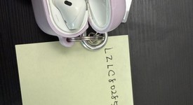 Used
													Apple AirPods 2nd Gen - Lightning Case, photo 4 of 6