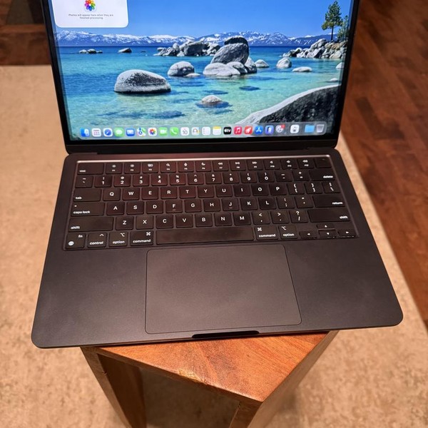 MacBook Air 2022 (M2) - 13 inch - 256 GB, Midnight, 16 GB, Apple M2