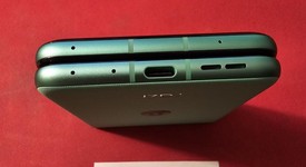 Mint
													Motorola Razr (2025) - Unlocked, Green, 256 GB, 8 GB, photo 4 of 6