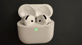 Used
													Apple AirPods 4th Gen - Active Noise Cancellation, photo 1 of 7