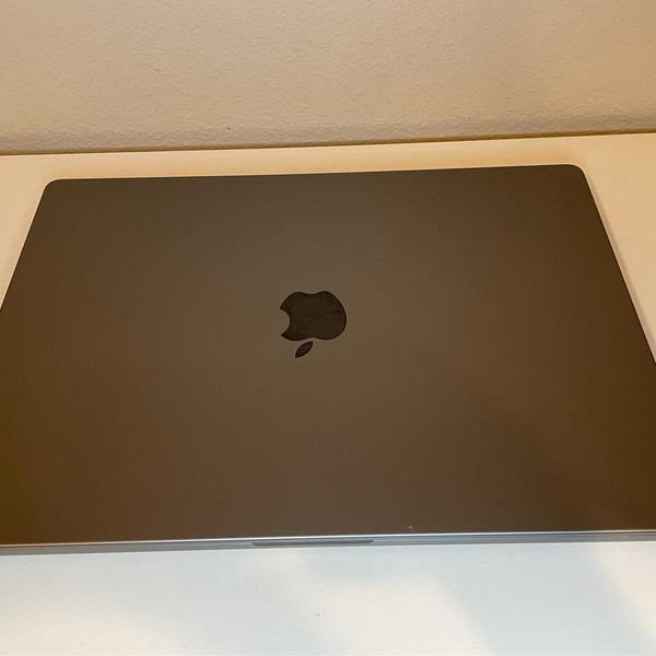 MacBook Pro 2021 - 16 inch - 1 TB, Gray, 64 GB, Apple M1 Max