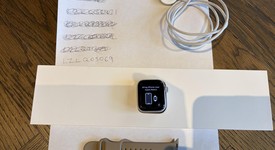 Fair
													Apple Watch SE 2nd Gen 40mm - Unlocked, Starlight, A2726 - Cellular, Aluminum, photo 1 of 4
