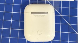 Used
													Apple AirPods 2nd Gen - Lightning Case, photo 4 of 5