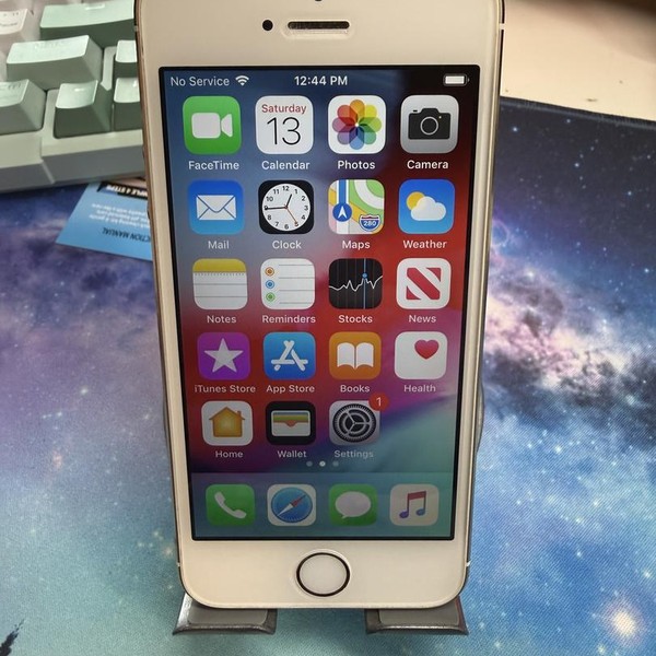 Apple iPhone 5S - Unlocked Non-US, 16 GB, Gold, A1530