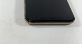 Good
													Apple iPhone Xs Max - Unlocked, Gold, 64 GB, A1921, photo 5 of 11