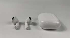 Used
													Apple AirPods 3rd Gen - Lightning Case, photo 4 of 5