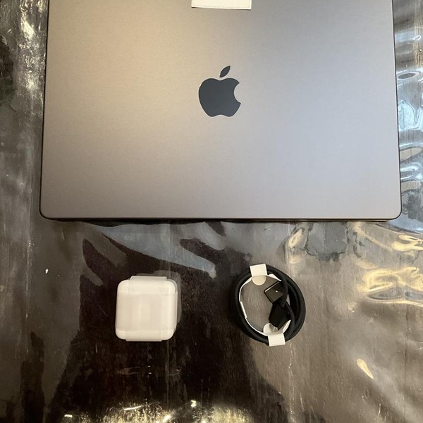 MacBook Pro 2024 - 14 inch - 1 TB, Space Black, 24 GB, Apple M4 Pro 14-core