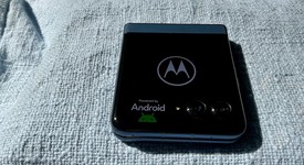 Mint
													Motorola Razr (2025) - Total by Verizon, Blue, 256 GB, 8 GB, photo 5 of 13