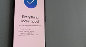 Mint
													Motorola Razr Ultra (2025) - AT&T, PANTONE Rio Red, 512 GB, 16 GB, photo 1 of 7