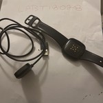 Good Fitbit Versa 4 - Graphite