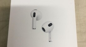 New
													Apple AirPods 3rd Gen - MagSafe Case, photo 3 of 5