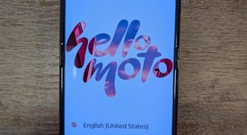 Mint
													Motorola Razr (2024) - Unlocked, Orange, 256 GB, 8 GB, photo 4 of 17