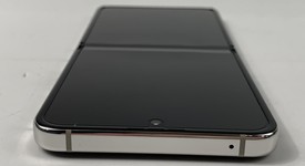 Good
													Samsung Galaxy Z Flip5 - Unlocked, Cream, 256 GB, 8 GB, SM-F731U1, photo 5 of 7