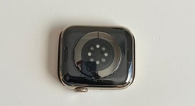 Good
													Apple Watch Series 6 44mm - Unlocked, Gold, A2294 - Cellular, Stainless Steel, photo 3 of 11