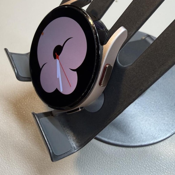 Samsung Galaxy Watch4 - Unlocked, Gold, 40mm