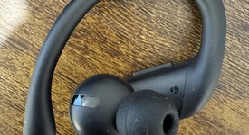 Used
													Beats Powerbeats Pro - Black, photo 4 of 17
