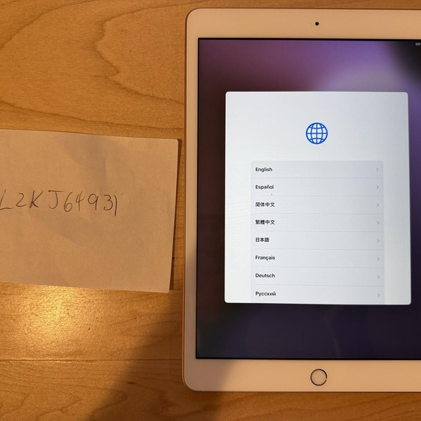 Apple iPad 8th Gen - Wi-Fi, 128 GB, Gold, A2270