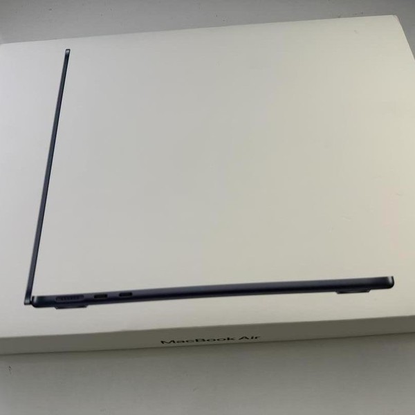 MacBook Air 2026 (M5) - 13 inch - 1 TB, Midnight, 16 GB, Apple M5 10-Core (10-core GPU)