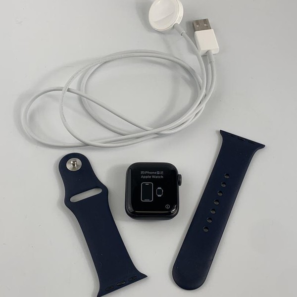 Apple Watch SE 1st Gen 40mm - Unlocked, Gray, A2353 - Cellular, Aluminum