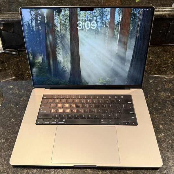 MacBook Pro 2021 - 16 inch - 1 TB, Gray, 16 GB, Apple M1 Pro 10-core