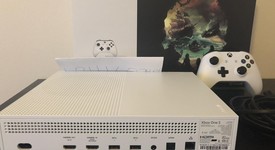 Mint
													Xbox One S (2016) - White, 1 TB, photo 4 of 4