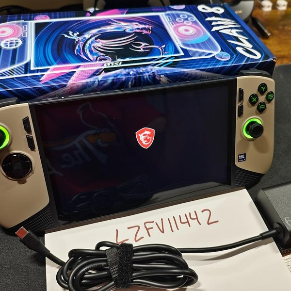 MSI Claw 8 AI Plus - 1 TB, Black, 32 GB, Intel Core Ultra 7