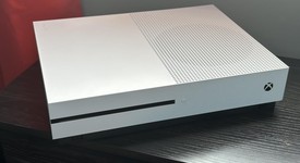 Good
													Xbox One S (2016) - White, 1 TB, photo 2 of 9