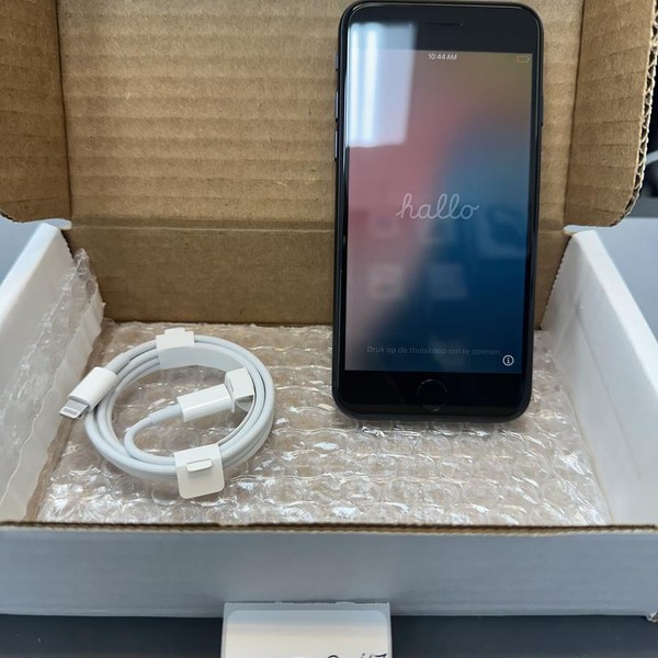 Apple iPhone SE 3rd Gen 2022 - Unlocked, Midnight, 64 GB, A2595