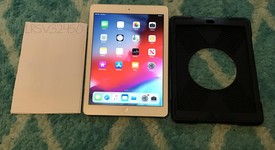 Good
													Apple iPad Air - Unlocked, Silver, 32 GB, photo 1 of 6