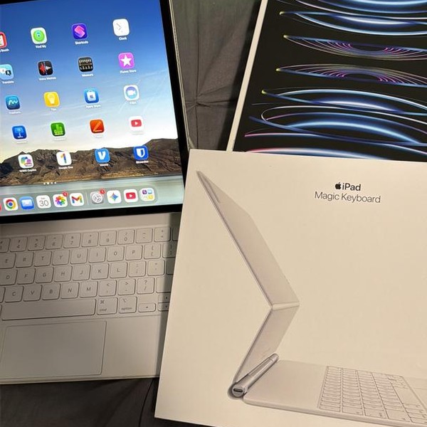 Apple iPad Pro 12.9 inch 6th Gen 2022 - Unlocked, 128 GB, Silver