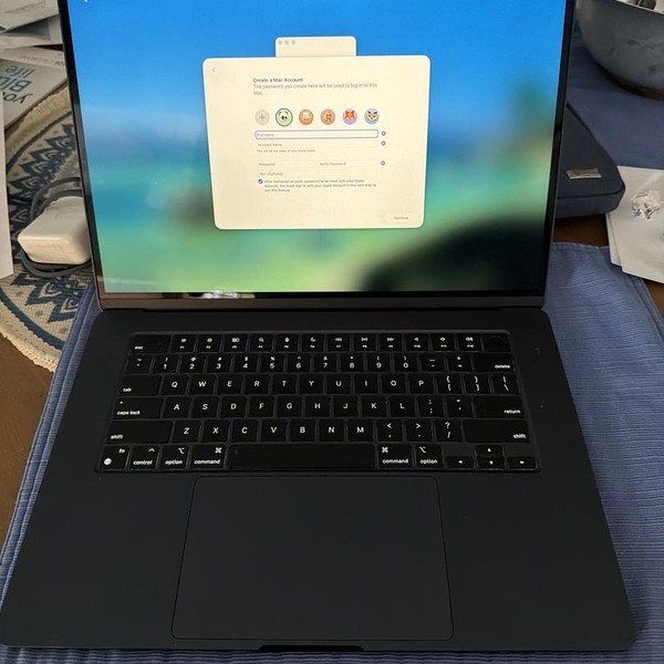 MacBook Air 2023 (M2) - 15 inch - 512 GB, Midnight, 16 GB, Apple M2