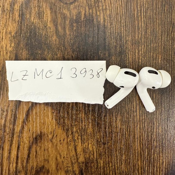 Apple AirPods Pro - Wireless Case