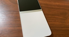 Good
													Samsung Galaxy Z Flip6 - Unlocked, White, 256 GB, 12 GB, SM-F741U1, photo 3 of 4