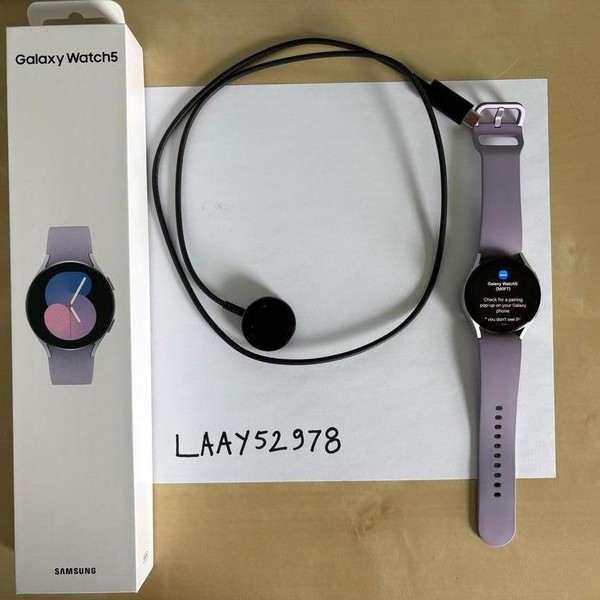 Samsung Galaxy Watch5 - Wi-Fi, Silver, 40mm