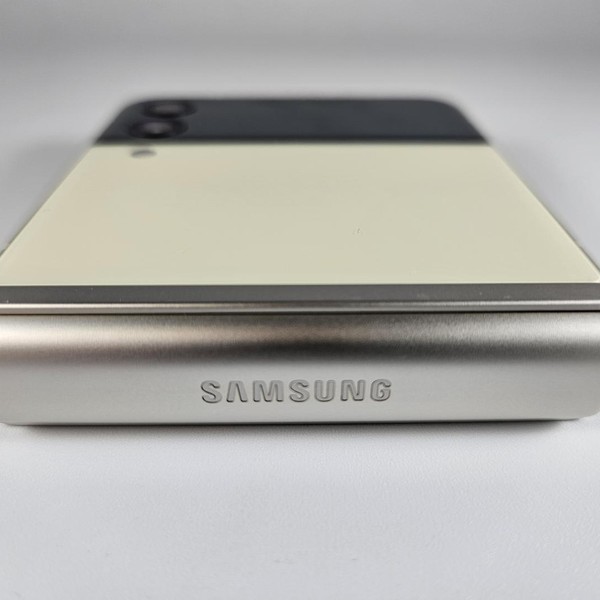 Samsung Galaxy Z Flip3 5G - Unlocked, 128 GB, Cream, 8 GB, SM-F711U1