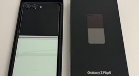 Good
													Samsung Galaxy Z Flip5 - Unlocked, Mint, 256 GB, 8 GB, SM-F731U1, photo 2 of 5