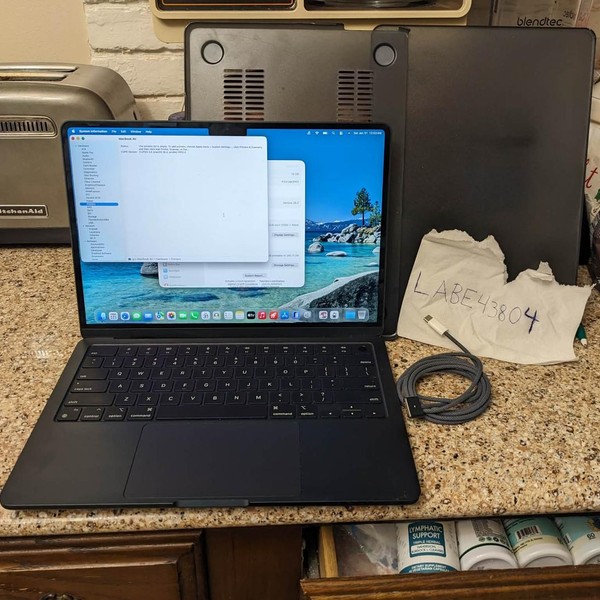 MacBook Air 2022 (M2) - 13 inch - 256 GB, Midnight, 16 GB, Apple M2