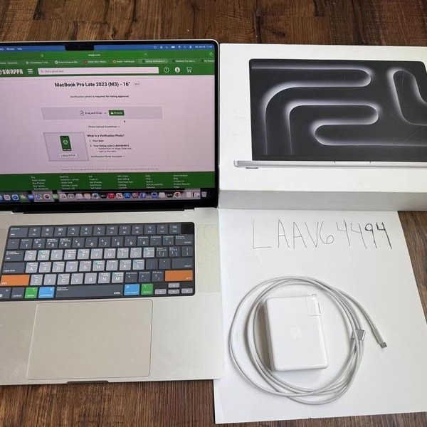 MacBook Pro Late 2023 (M3) - 16 inch - 512 GB, Silver, 18 GB, Apple M3 Pro 12-core, 18-core GPU