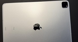 Good
													Apple iPad Pro 12.9" 4th Gen 2020 - Unlocked, Silver, 256 GB, A2069, photo 3 of 4