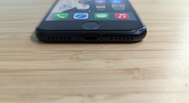 Fair
													Apple iPhone SE 3rd Gen 2022 - Unlocked, Midnight, 64 GB, A2595, photo 3 of 13