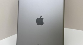 Mint
													Apple iPad 5th Gen - Unlocked, Gray, 32 GB, A1823, photo 3 of 5