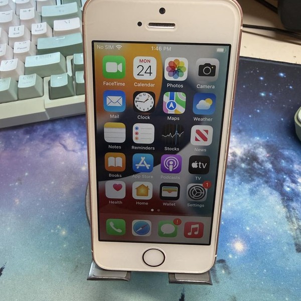 Apple iPhone SE 1st Gen 2016 - Unlocked, 64 GB, Rose Gold, A1723
